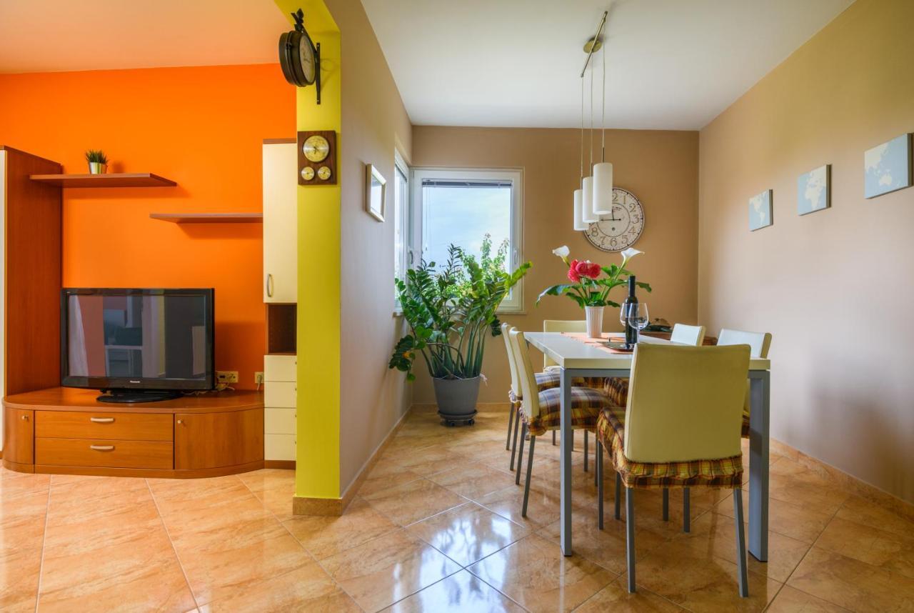 Apartment Sugar Ровінь Екстер'єр фото