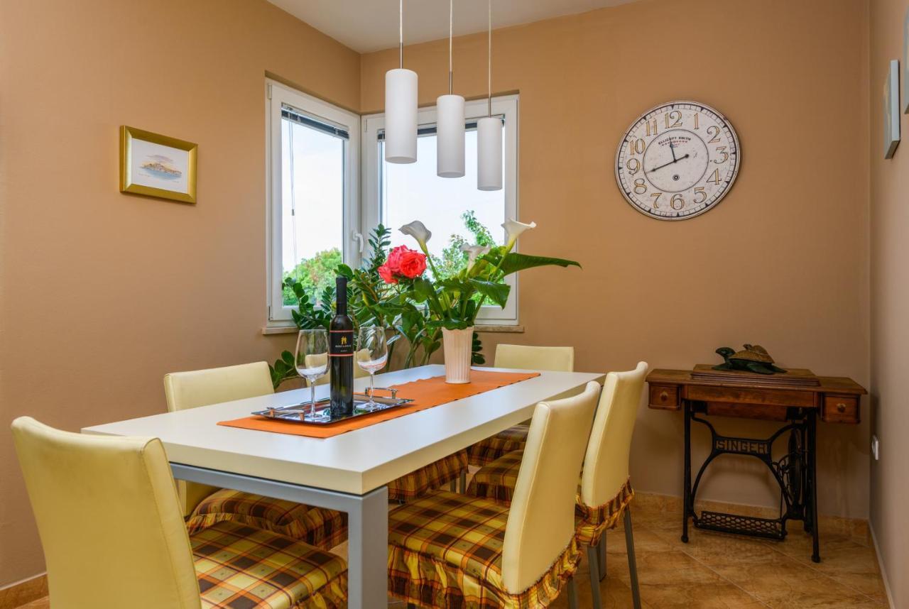 Apartment Sugar Ровінь Екстер'єр фото