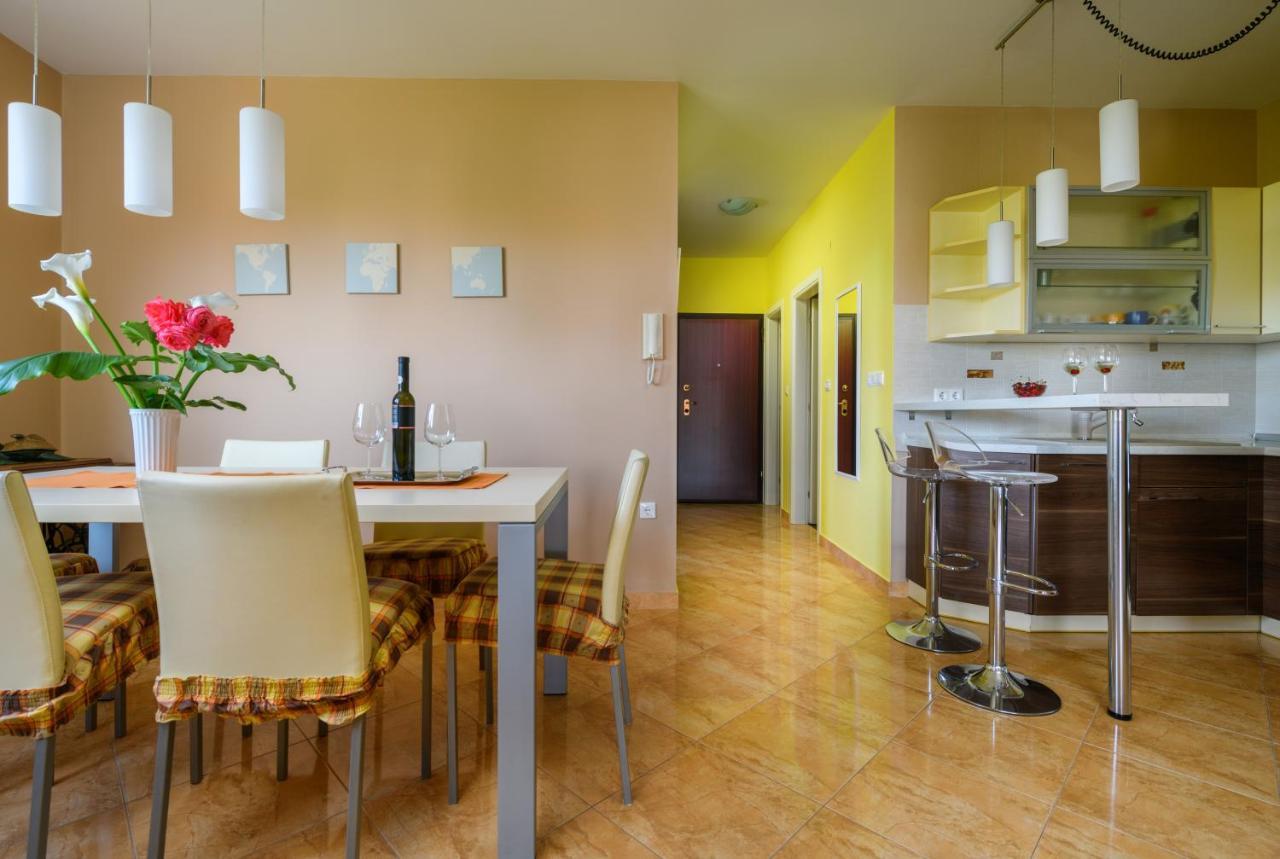 Apartment Sugar Ровінь Екстер'єр фото