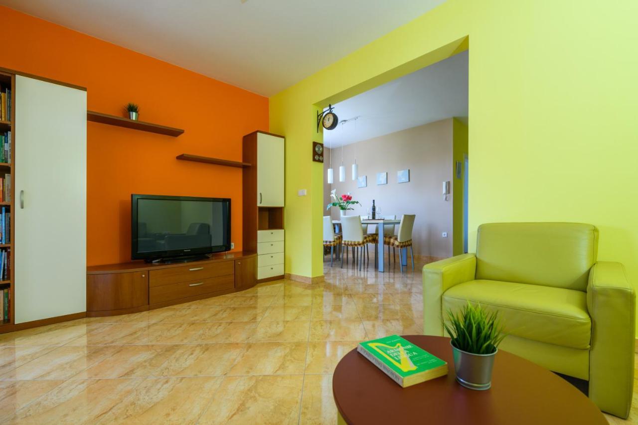 Apartment Sugar Ровінь Екстер'єр фото